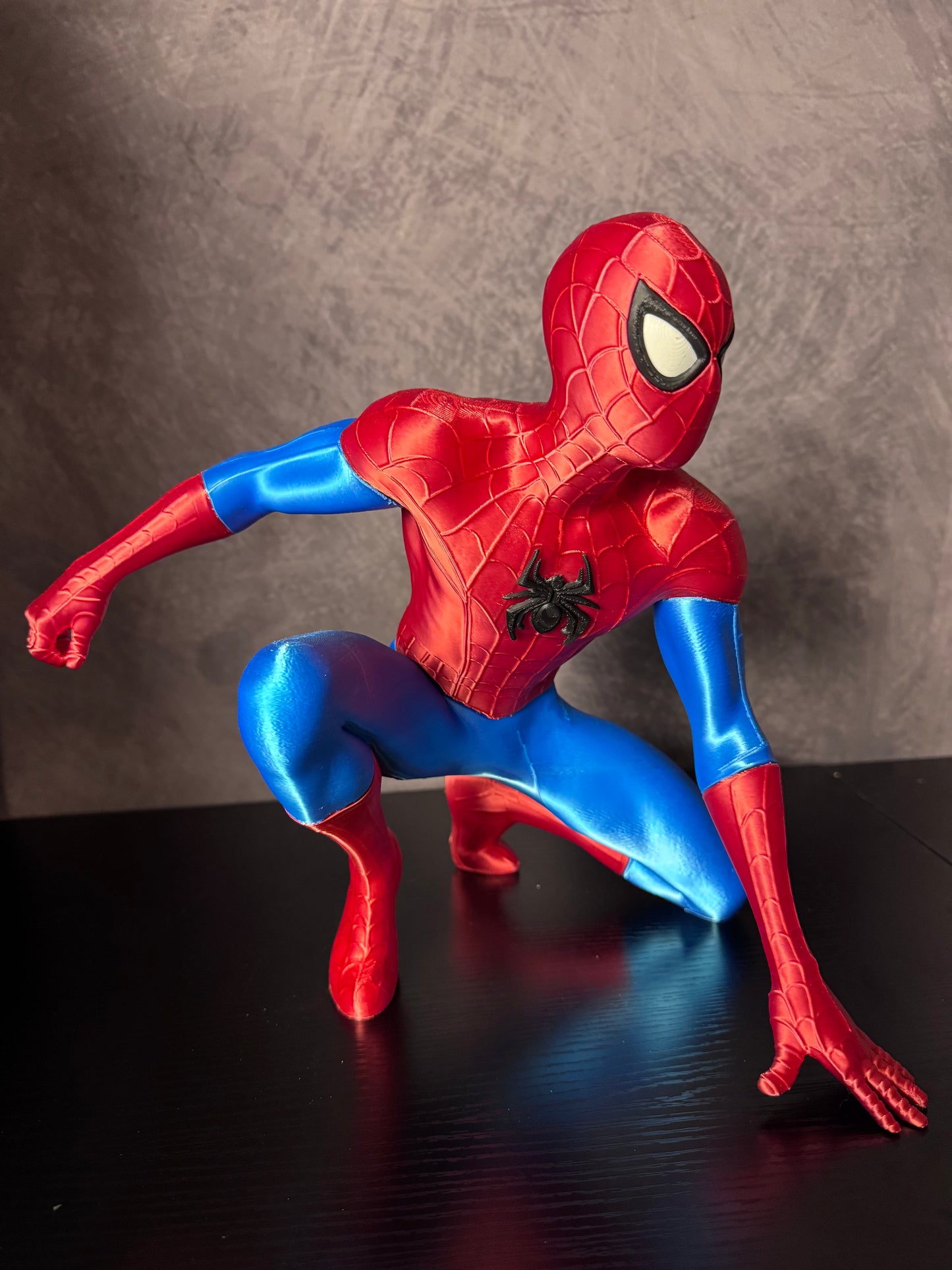 Spider-Man Collector Statue – Large Silk PLA Display Model (29cm Tall)